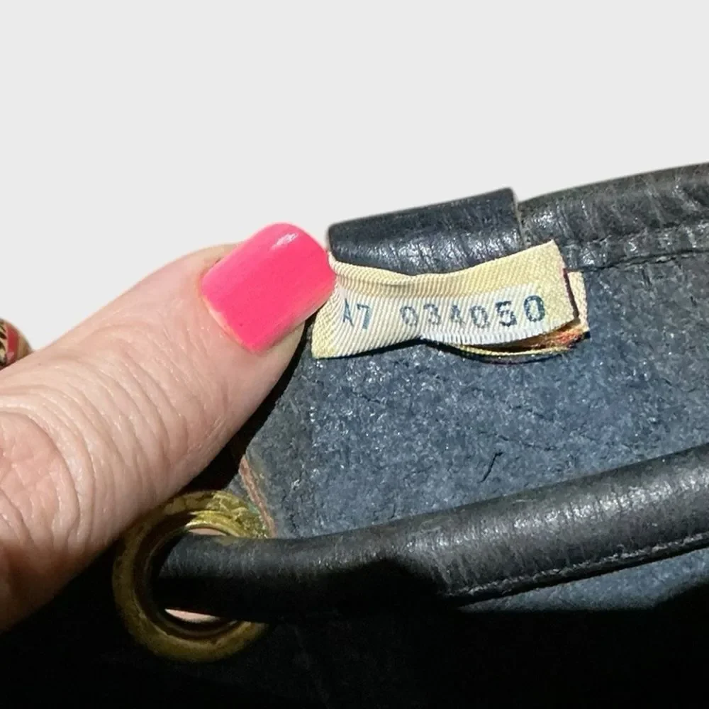 Vintage Dooney & Bourke USA Leather Feed Bag Drawstring Shoulder Purse Black